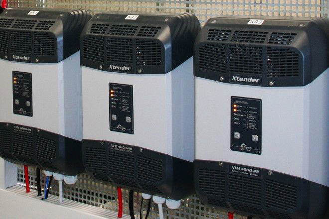 XTM-3500-24 INVERTER STUDER ME ΦΟΡΤΙΣΤΗ 24V-3500VA